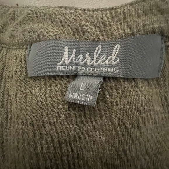 Marled Tie Hem Button Front Crepe Top‎ Size Large Roll Tab Sleeves V Neck A3 - Picture 4 of 12